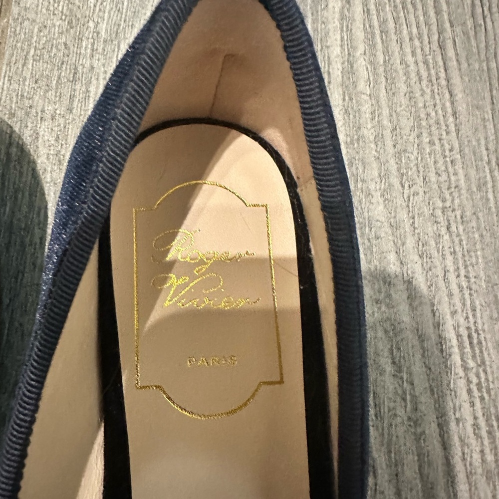 Roger Vivier Très Vivier Strass Crystal-embellished Velvet MaryJane Ballet Flats - Picture 2 of 14